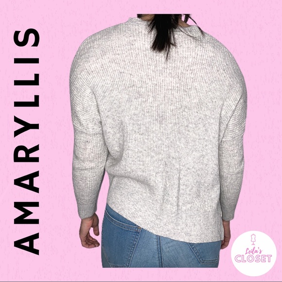 Amarillys grey and white lace sweater. - Picture 2 of 6